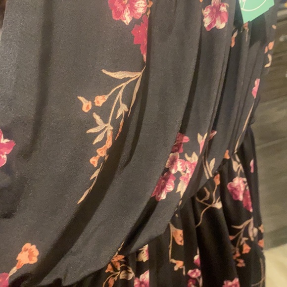 Black and pink floral romper - Picture 2 of 3